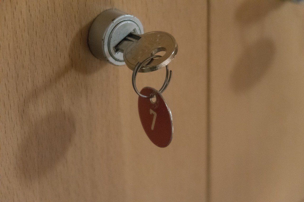 פורץ מנעולים מודיעין