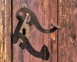 תיקון דלתות כניסה מומלץ בכפר שמריהו