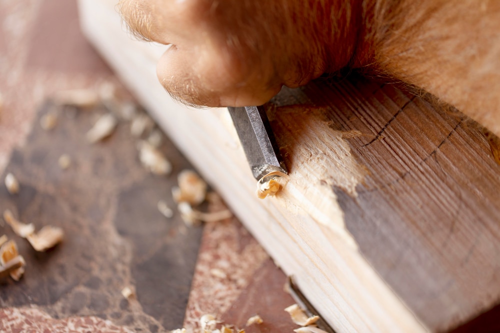 כיצד לתקן דלתות עץ